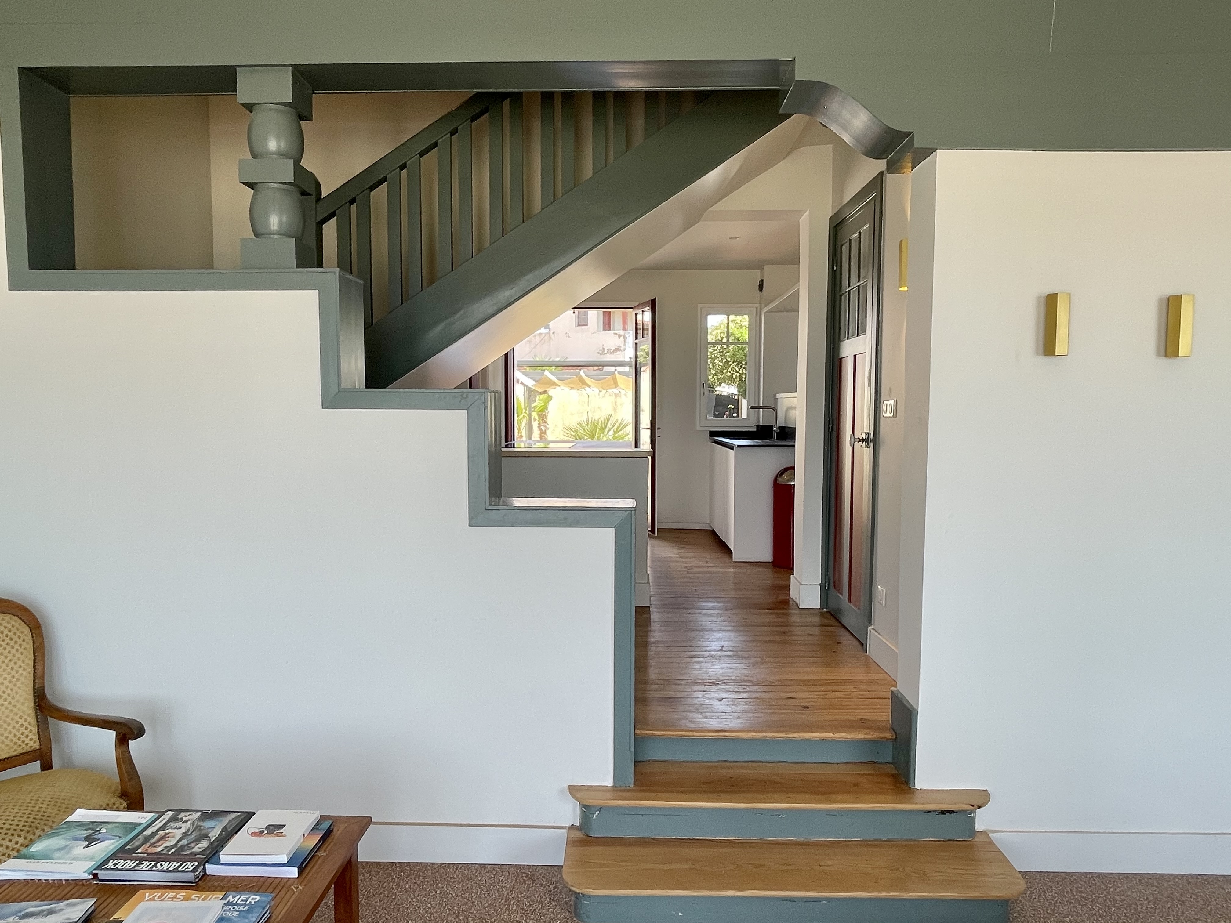 Livingroom with view on the corridor